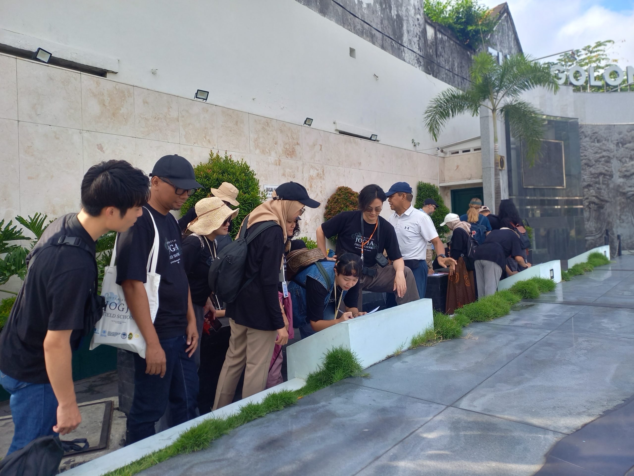 Kegiatan Hari Ketiga di Monumen Tugu